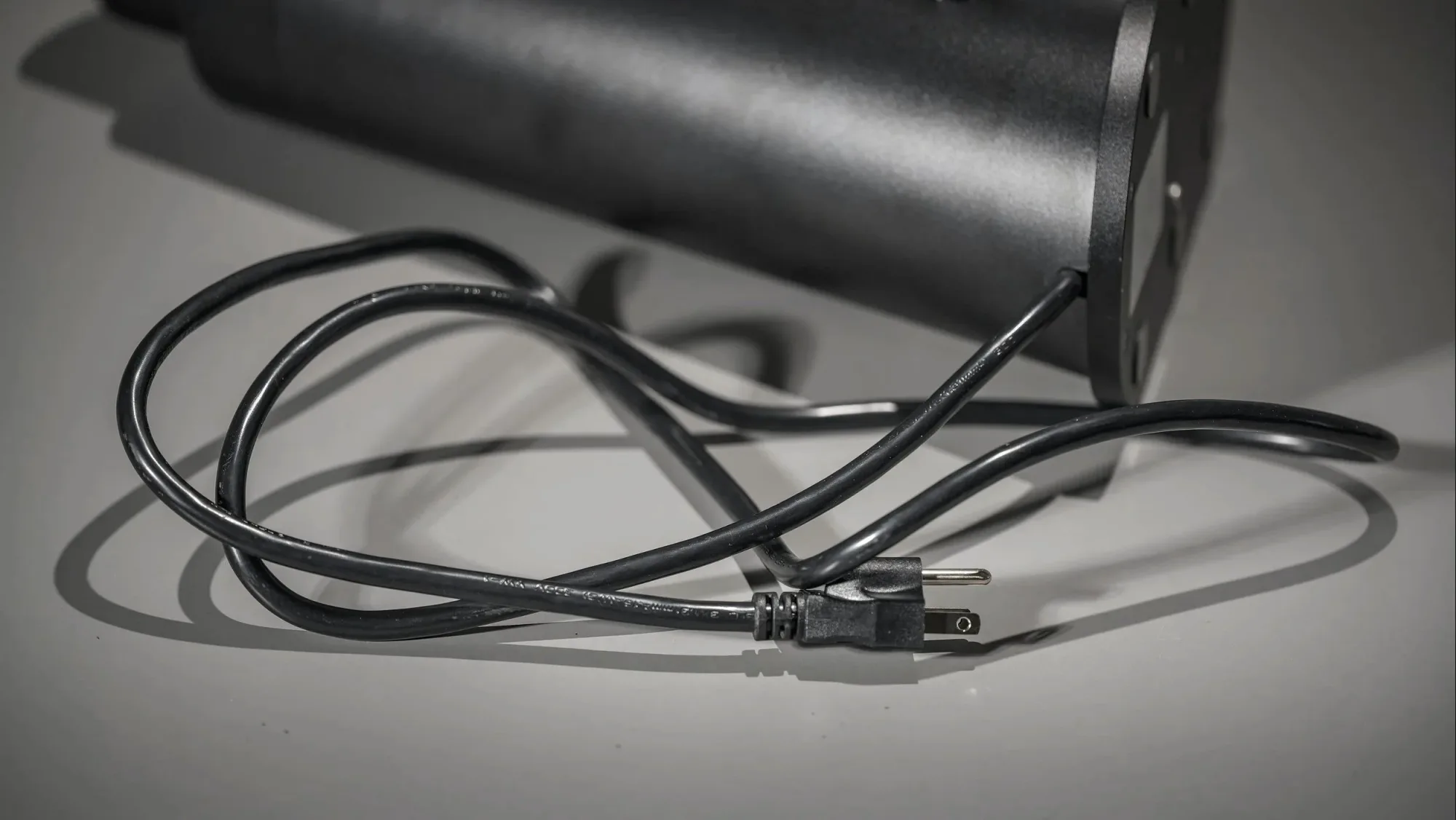 A fixed cable feels like one of the first points of failure